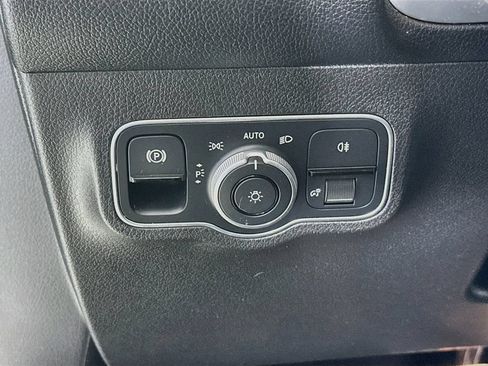 Certified 2023 Mercedes-Benz GLB 250 image 10