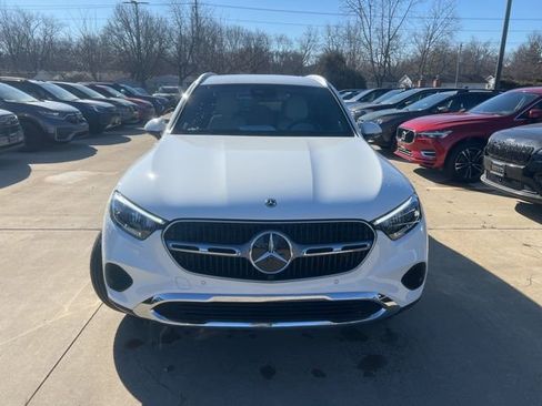 Used 2025 Mercedes-Benz GLC 300 4MATIC image 2
