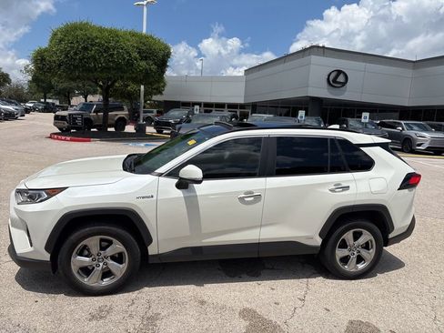 Used 2019 Toyota RAV4 Limited AWD/4WD image 2