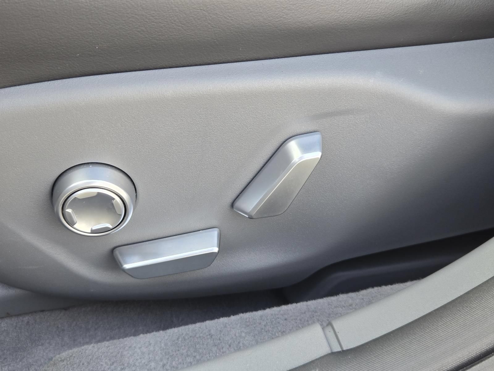 Used 2025 Lucid Air Pure RWD image 21