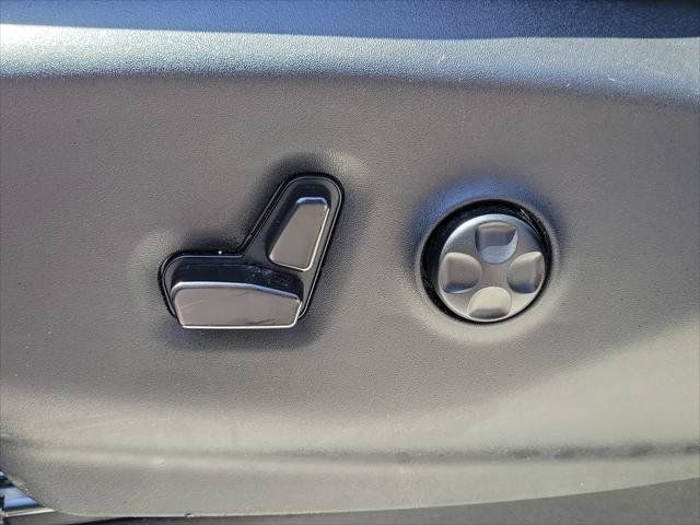 Used 2023 Chrysler Pacifica Touring-L FWD image 20