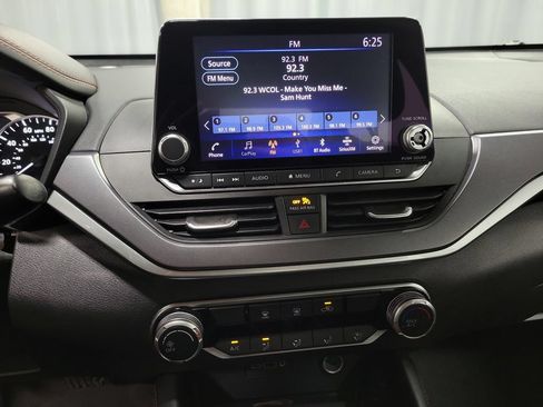 Used 2023 Nissan Altima 2.5 SR FWD image 17