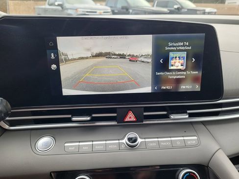 Used 2024 Hyundai Elantra SEL image 17