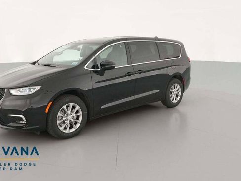New 2026 Chrysler Pacifica Select image 1