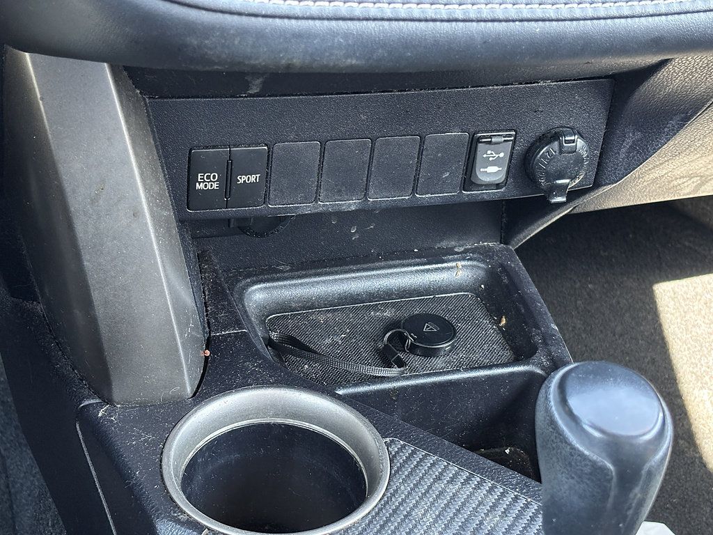 Used 2014 Toyota RAV4 XLE FWD image 13
