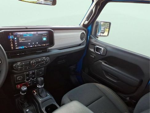 Used 2025 Jeep Wrangler Unlimited Sport AWD/4WD image 19