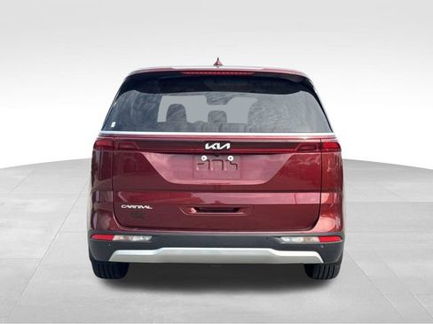 Used 2024 Kia Carnival EX FWD image 4