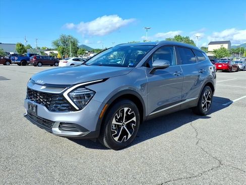 Used 2024 Kia Sportage EX AWD/4WD image 9