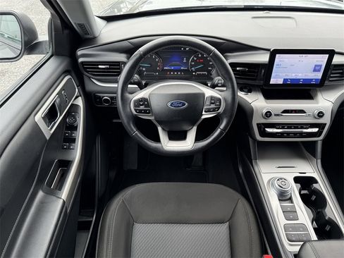 Used 2024 Ford Explorer XLT image 15