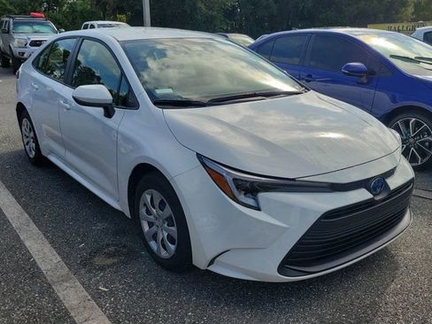 Used 2025 Toyota Corolla LE FWD image 1