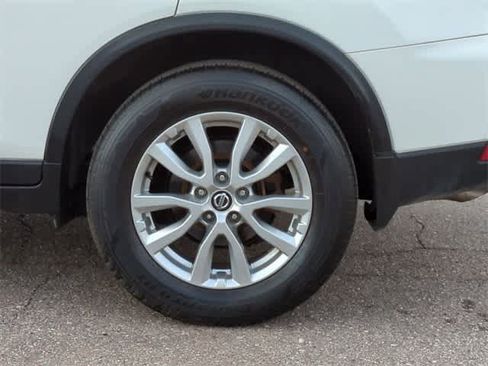 Used 2020 Nissan Rogue SV image 13