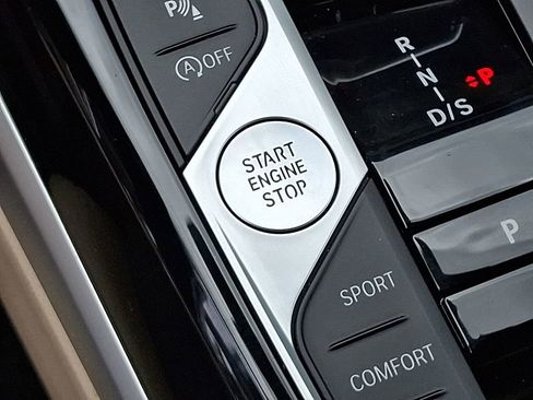 Used 2023 BMW 330i Sedan w/ Premium Package image 26