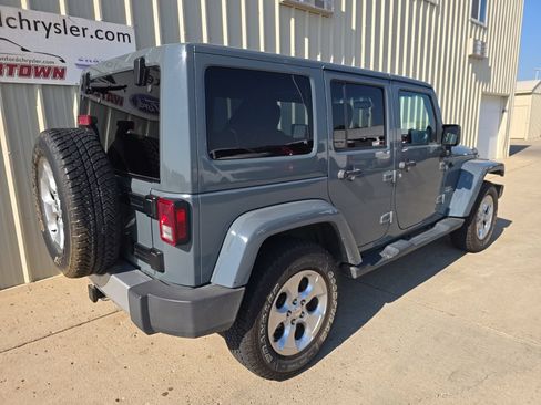 Used 2014 Jeep Wrangler Unlimited Sahara w/ Dual Top Group AWD/4WD image 5
