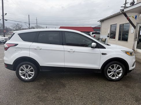 Used 2017 Ford Escape SE image 6