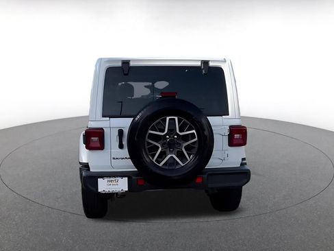 Used 2025 Jeep Wrangler Unlimited Sahara AWD/4WD image 12