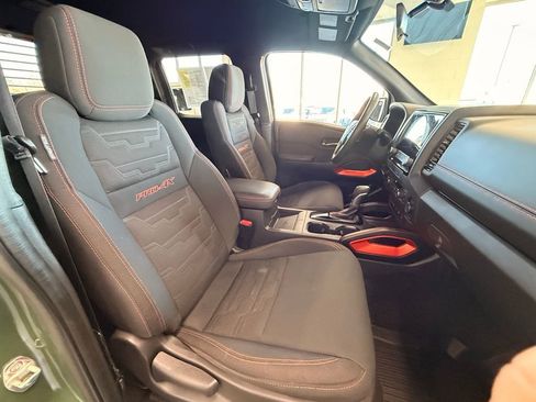 Used 2022 Nissan Frontier PRO-4X image 17