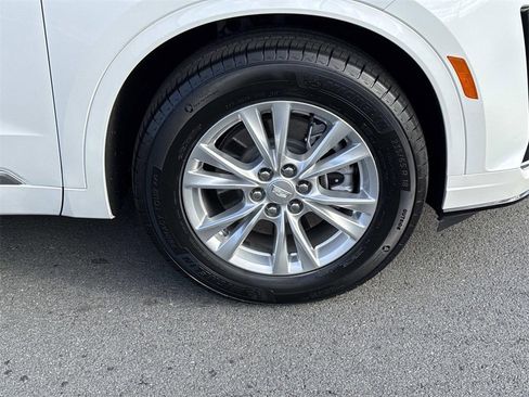 New 2025 Cadillac XT6 Luxury image 7