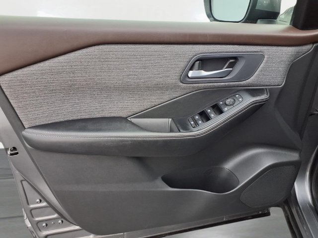Used 2023 Nissan Rogue SV FWD image 12