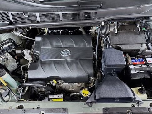 Used 2013 Toyota Sienna XLE image 30