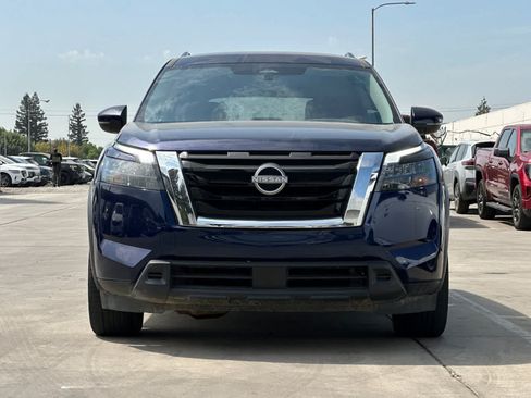 Used 2024 Nissan Pathfinder SV FWD image 11