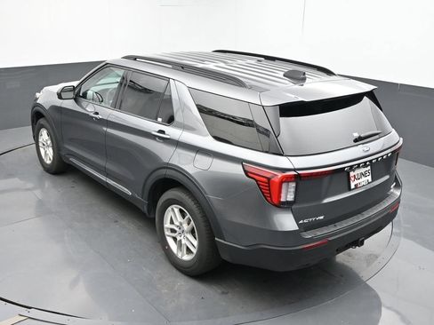 Used 2025 Ford Explorer Active AWD/4WD image 39