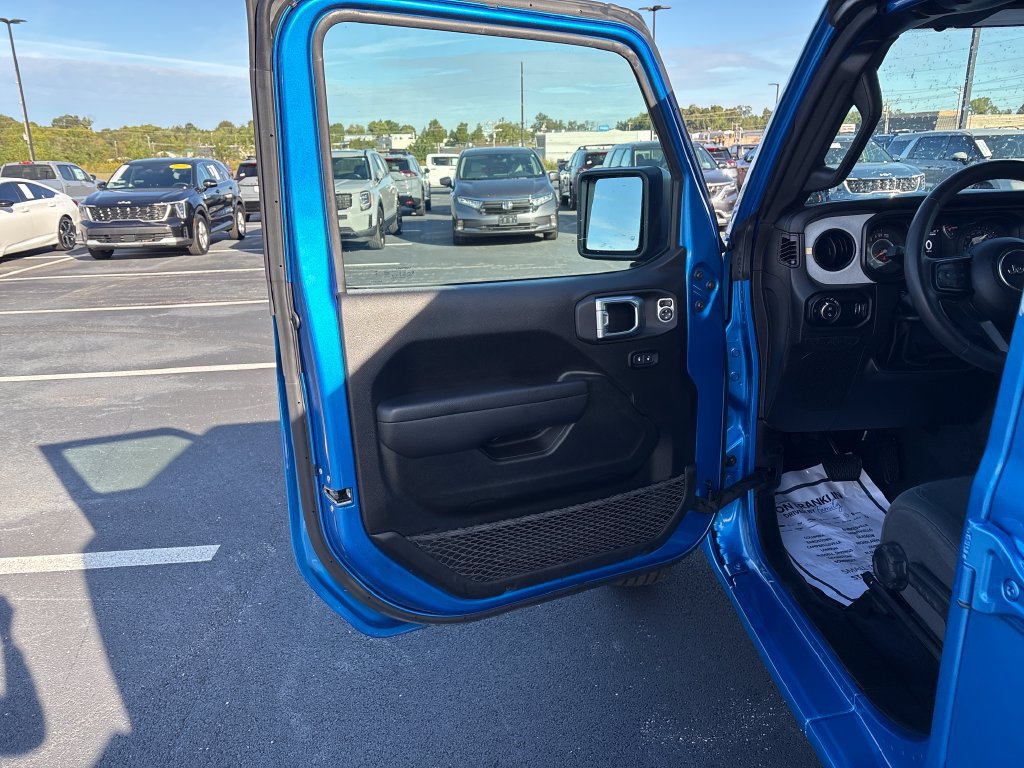 Used 2024 Jeep Gladiator Sport AWD/4WD image 11