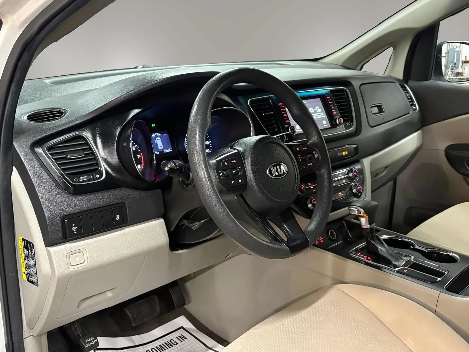 Used 2020 Kia Sedona LX FWD image 14