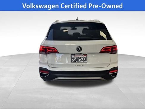 Certified 2023 Volkswagen Taos SE image 5