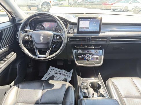 Used 2021 Lincoln Corsair AWD w/ Premium Package image 2