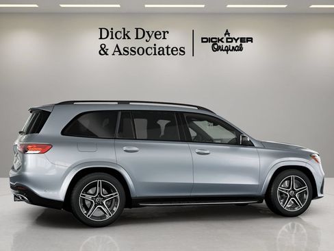 Used 2025 Mercedes-Benz GLS 450 4MATIC image 8