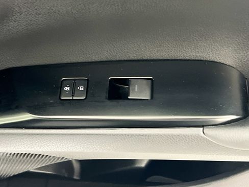 Used 2025 Toyota Camry SE image 32