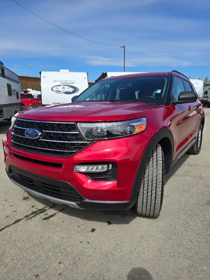 Used 2021 Ford Explorer XLT w/ Equipment Group 202A AWD/4WD image 2