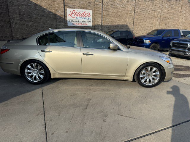 Used 2009 Hyundai Genesis 3.8 w/ Premium Plus Pkg 3 RWD image 2