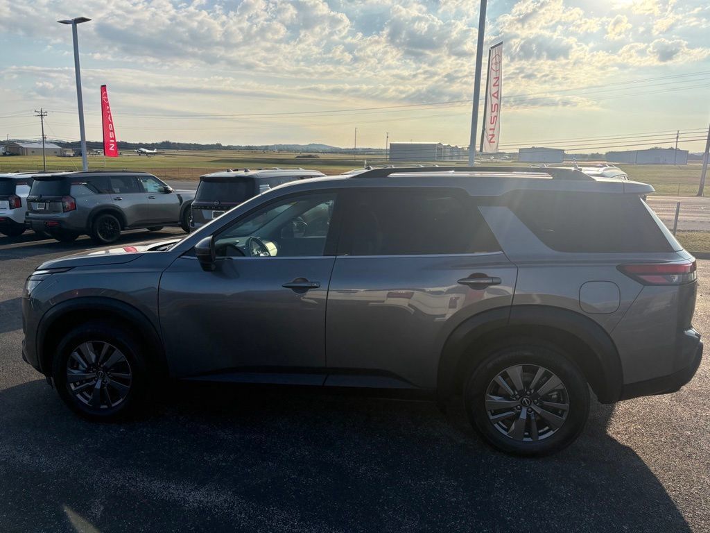 Used 2025 Nissan Pathfinder SV AWD/4WD image 8