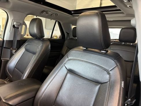 Used 2022 Ford Explorer Limited w/ Class IV Trailer Tow Package AWD/4WD image 15