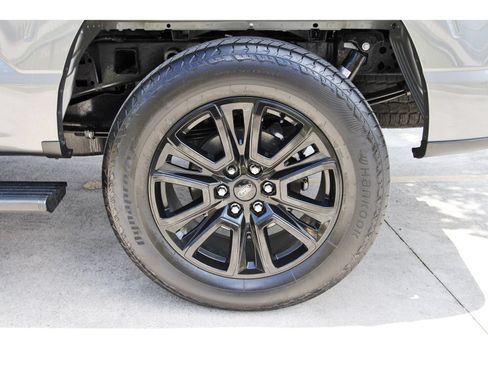 Used 2025 Ford F150 Platinum w/ FX4 Off-Road Package AWD/4WD image 32