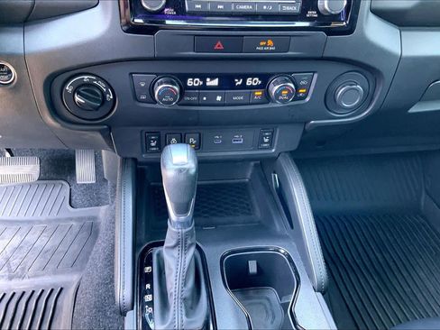 Used 2022 Nissan Frontier PRO-4X w/ Pro-4X Premium Package AWD/4WD image 32