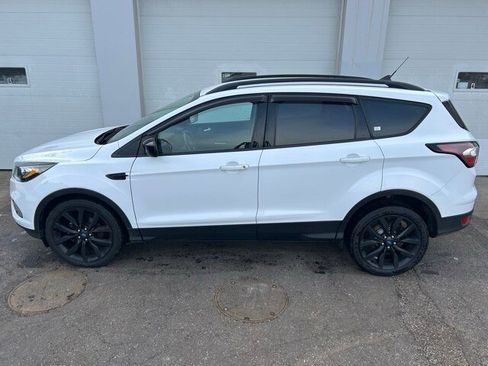 Certified 2018 Ford Escape SE w/ SE Sport Appearance Package image 3