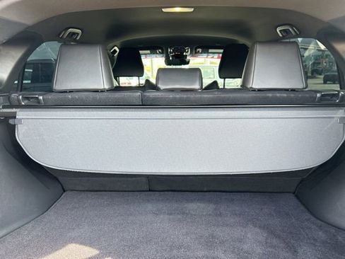 Used 2024 Toyota Venza XLE image 10