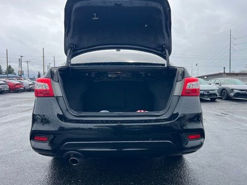 Used 2019 Nissan Sentra SR w/ Premium Package (SR) image 10