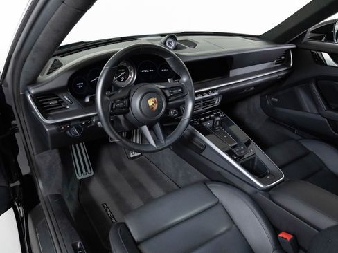 Used 2021 Porsche 911 Turbo image 4