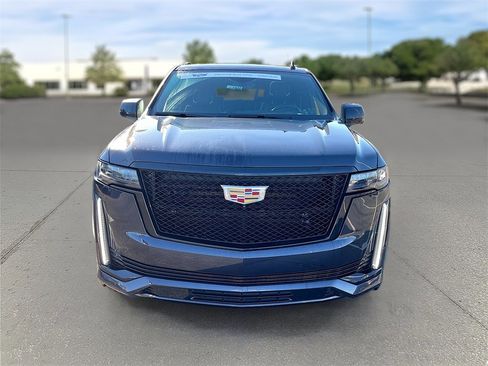 Certified 2024 Cadillac Escalade ESV Sport image 2