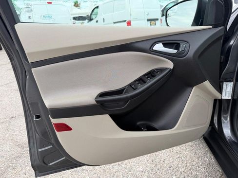 Used 2017 Ford Focus SE FWD image 15