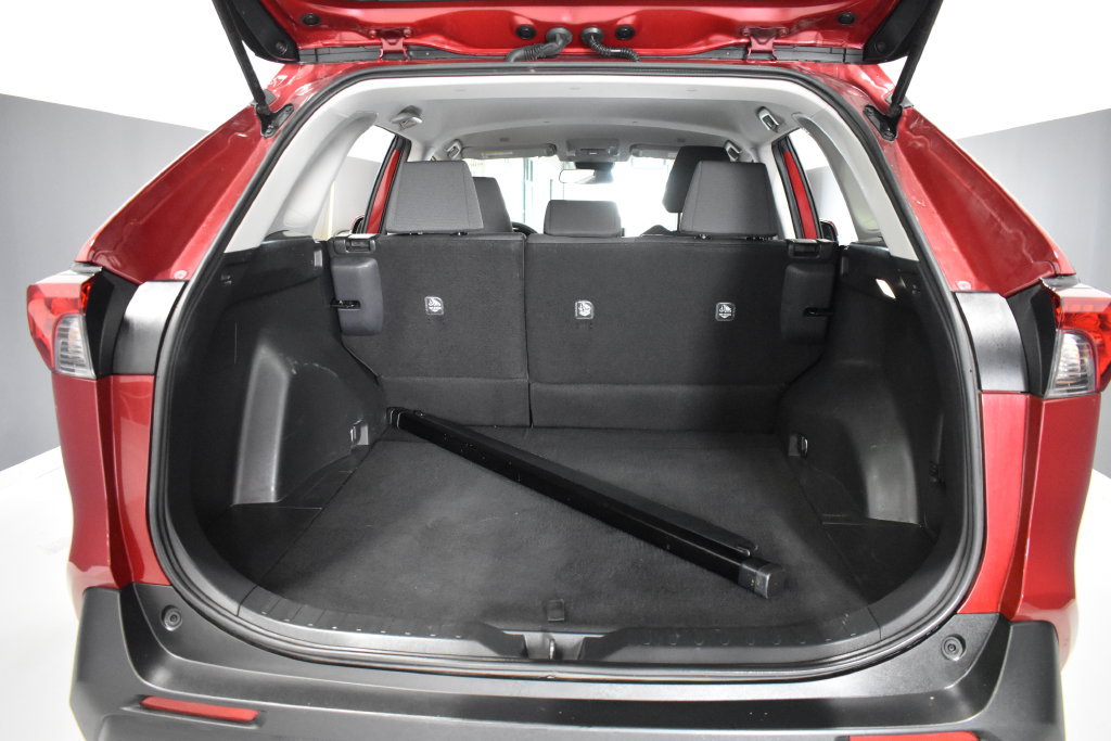 Used 2025 Toyota RAV4 XLE FWD image 30