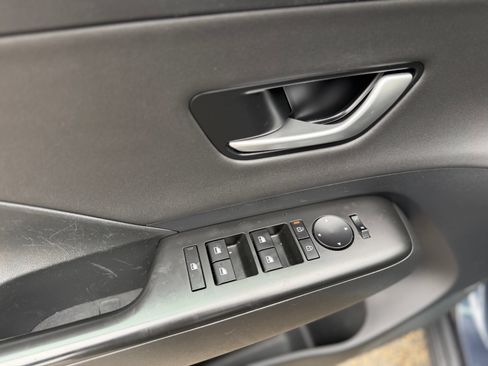 Used 2024 Hyundai Kona Limited AWD/4WD image 12