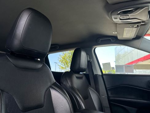 Used 2018 Jeep Compass Latitude w/ Popular Equipment Group FWD image 18