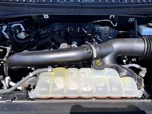 Used 2024 Ford Expedition Limited AWD/4WD image 9