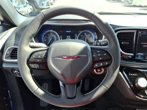 New 2026 Chrysler Pacifica Select image 12