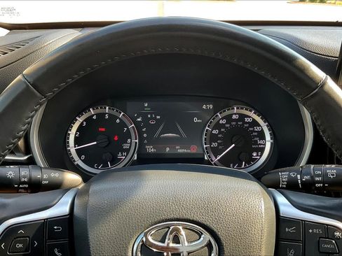 Used 2024 Toyota Highlander XLE FWD image 26