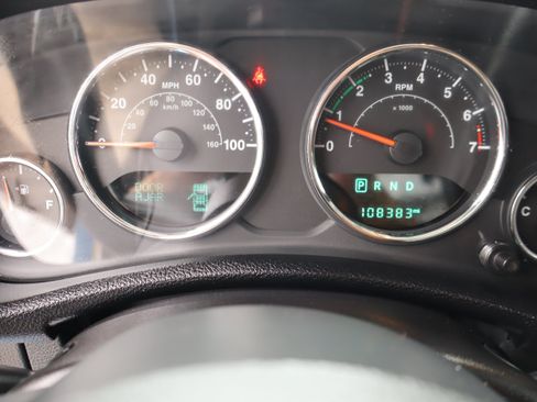 Used 2015 Jeep Wrangler Unlimited Sahara AWD/4WD image 21
